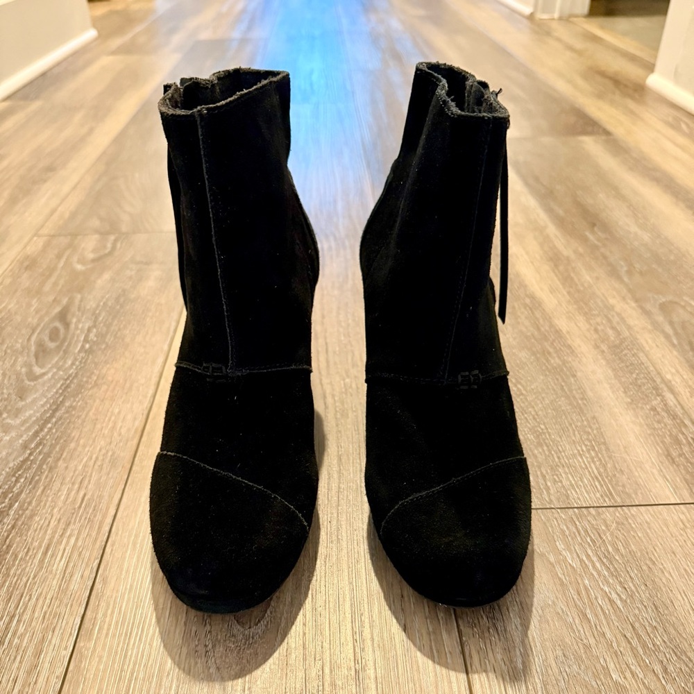 Toms Black Women's Suede Ankle Booties - Size 9